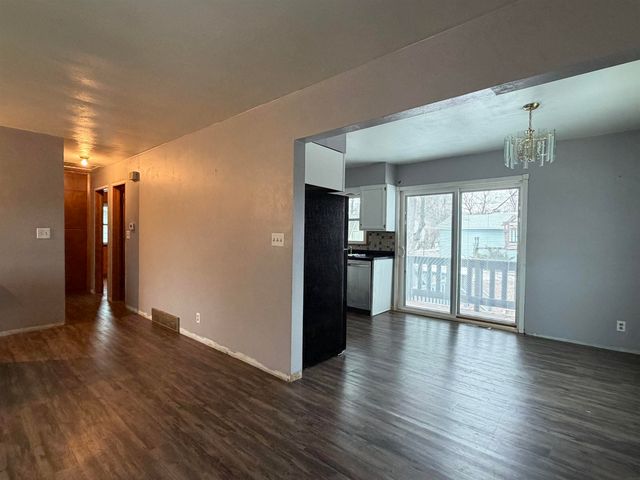 2547 W 9th Street, Waterloo, IA 50702