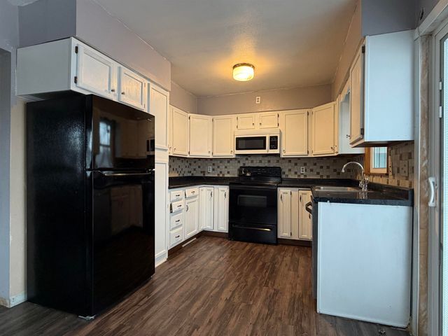 2547 W 9th Street, Waterloo, IA 50702