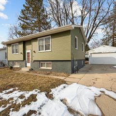 2547 W 9th Street, Waterloo, IA 50702
