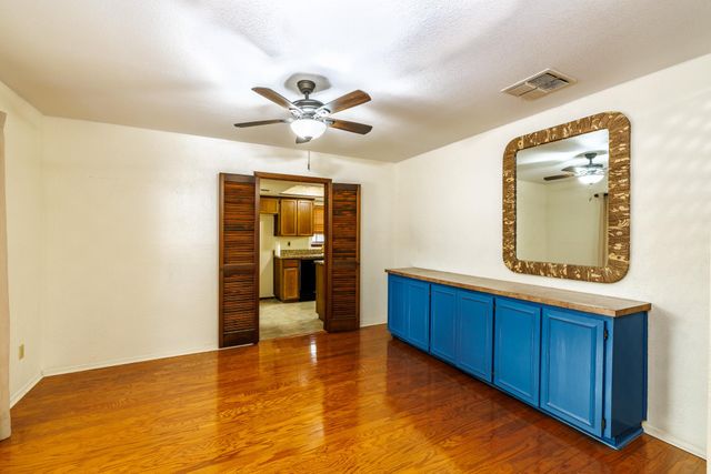 209 Coventry LN, Seguin, TX 78155