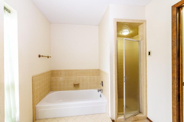 209 Coventry LN, Seguin, TX 78155