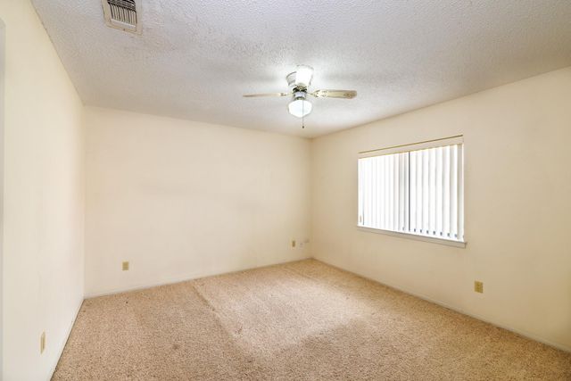 209 Coventry LN, Seguin, TX 78155