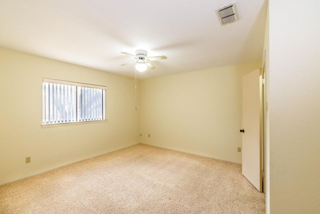 209 Coventry LN, Seguin, TX 78155