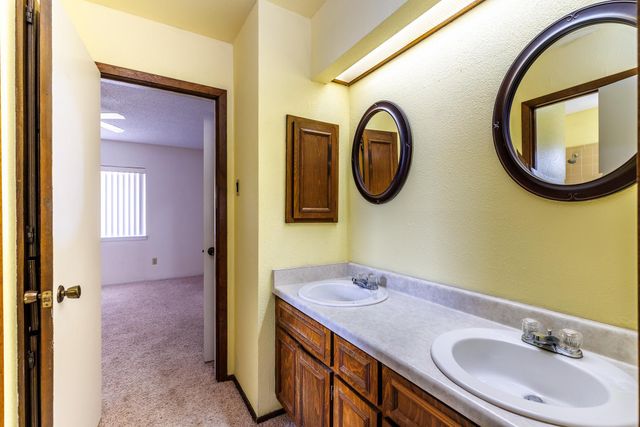 209 Coventry LN, Seguin, TX 78155