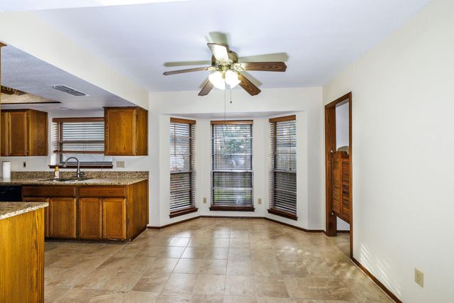 209 Coventry LN, Seguin, TX 78155