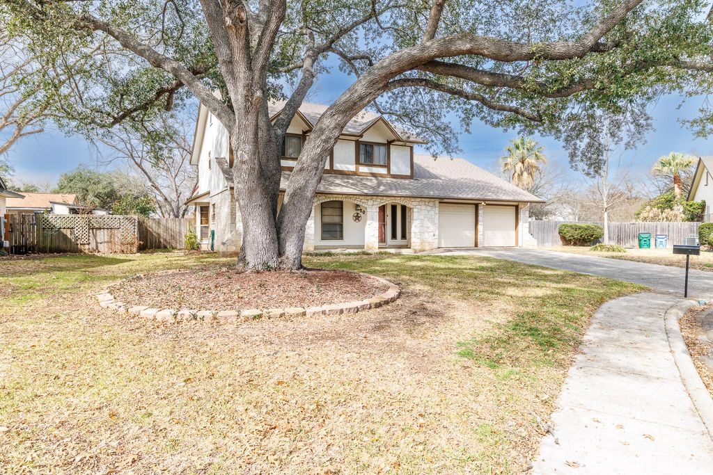 209 Coventry LN, Seguin, TX 78155