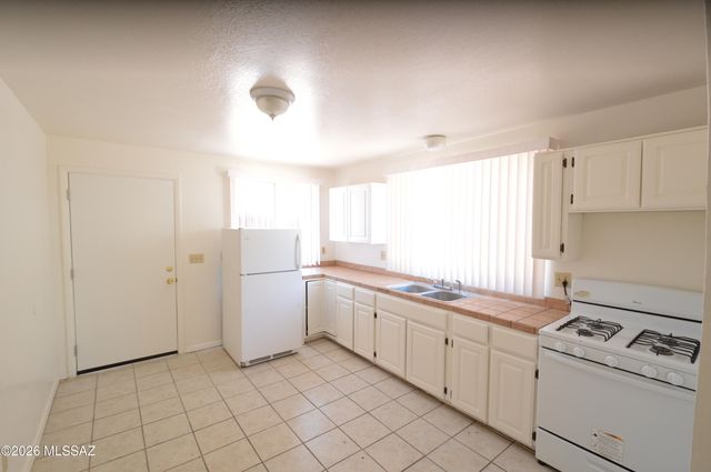 2633 E Silver Street, Tucson, AZ 85716