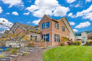 57 WEAVER AVE, Ephrata, PA 17522