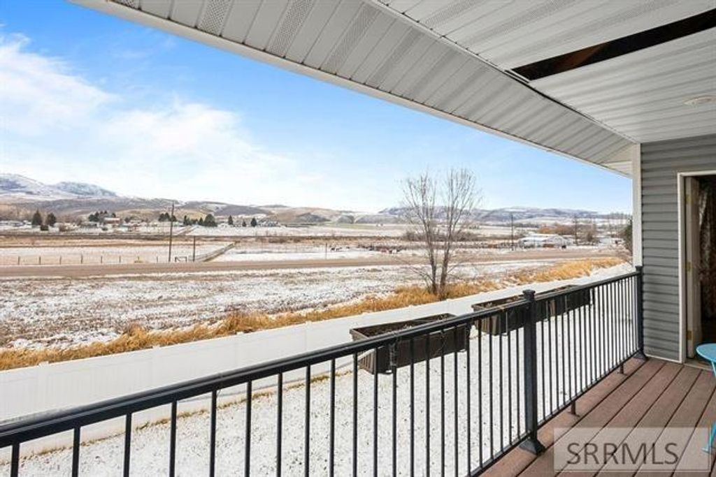 Image 13 of property listing at 100 Mountain View Drive, Mccammon, ID 83250
