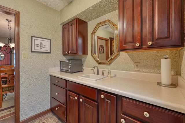 300 Crestview Lane, Spartanburg, SC 29301