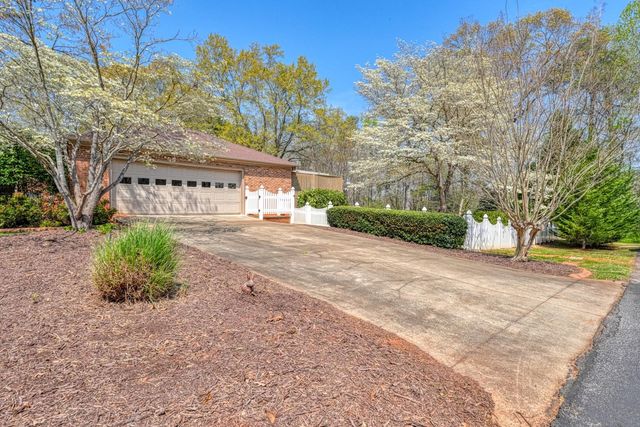 300 Crestview Lane, Spartanburg, SC 29301