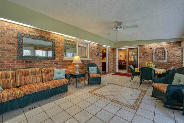 300 Crestview Lane, Spartanburg, SC 29301