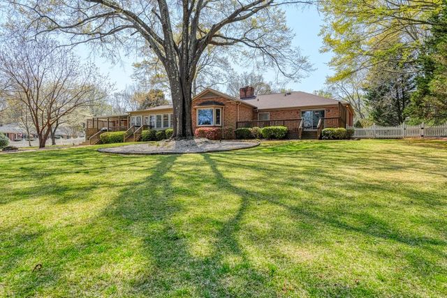 300 Crestview Lane, Spartanburg, SC 29301