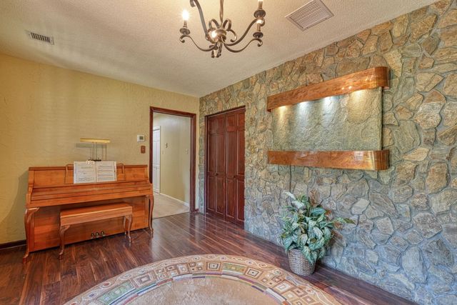 300 Crestview Lane, Spartanburg, SC 29301