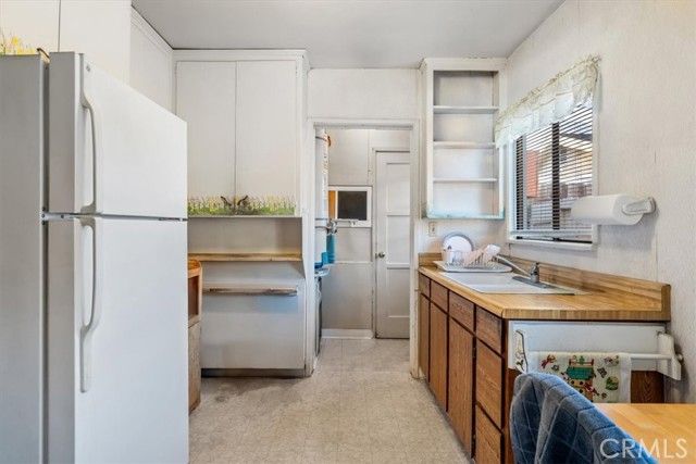 16903 Freeman Avenue, Lawndale, CA 90260