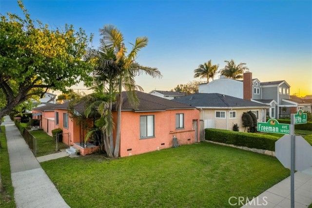 16903 Freeman Avenue, Lawndale, CA 90260