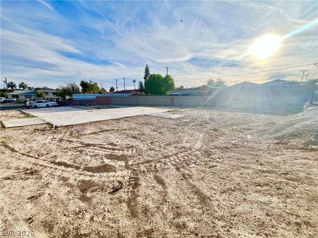 424 Kris Circle, North Las Vegas, NV 89030