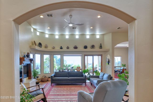 1334 Vista Del Cerro, Las Cruces, NM 88007