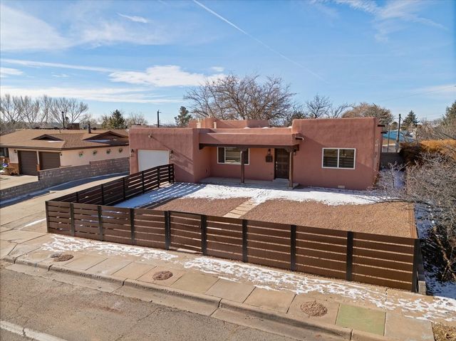1106 Camino Consuelo, Santa Fe, NM 87505
