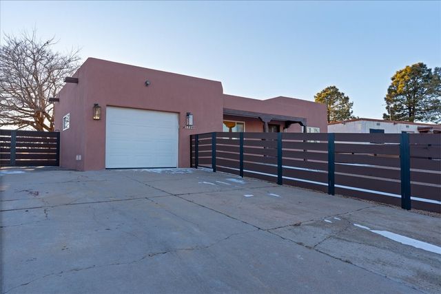 1106 Camino Consuelo, Santa Fe, NM 87505