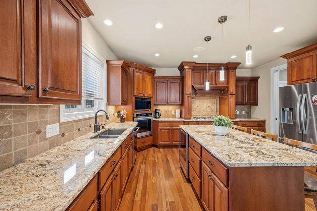 852 Augusta Drive, Oregon, WI 53575