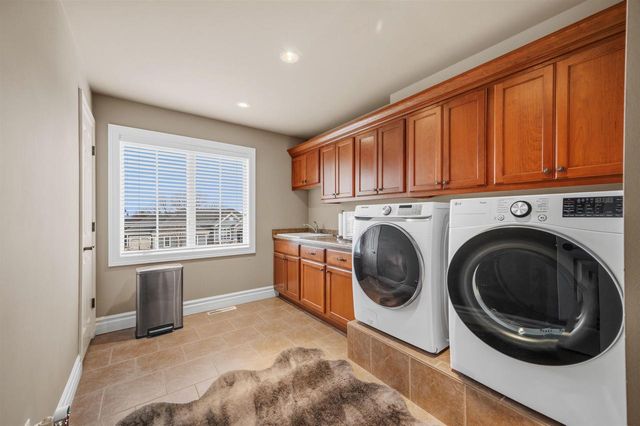 852 Augusta Drive, Oregon, WI 53575