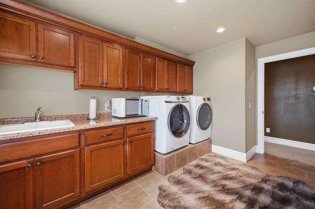 852 Augusta Drive, Oregon, WI 53575