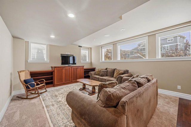 852 Augusta Drive, Oregon, WI 53575