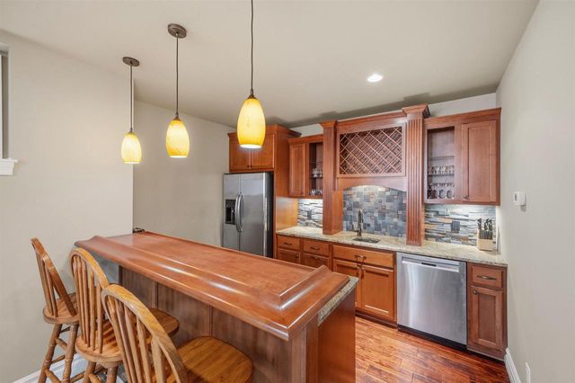 852 Augusta Drive, Oregon, WI 53575