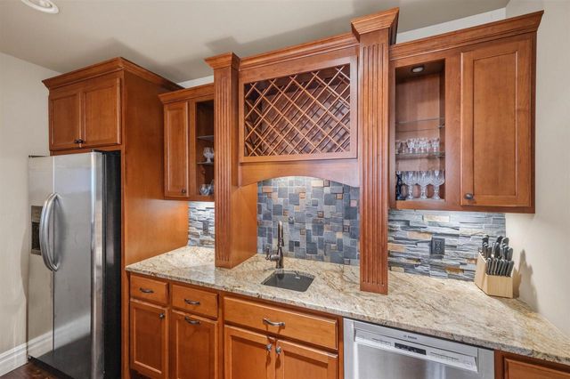 852 Augusta Drive, Oregon, WI 53575