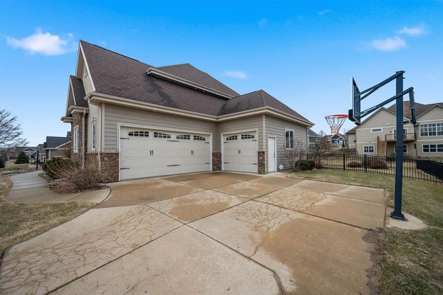 852 Augusta Drive, Oregon, WI 53575