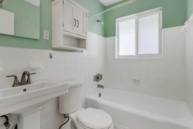 1911 NE 27th Street, Lighthouse Point, FL 33064