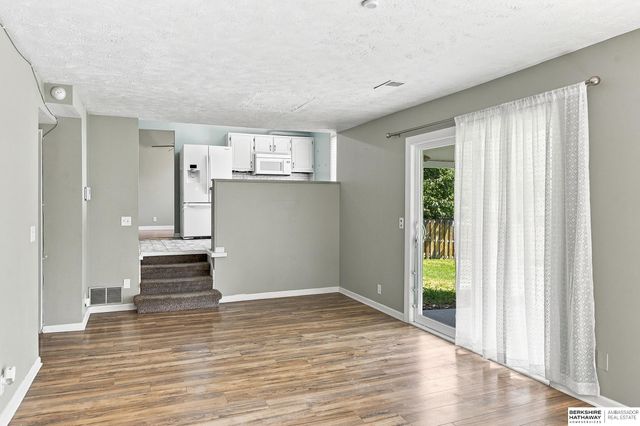 6107 S 95th Street, Omaha, NE 68127