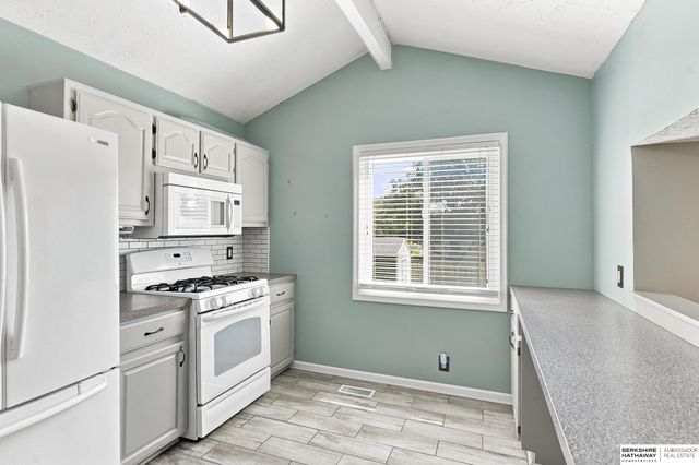 6107 S 95th Street, Omaha, NE 68127
