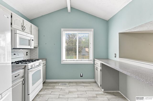 6107 S 95th Street, Omaha, NE 68127