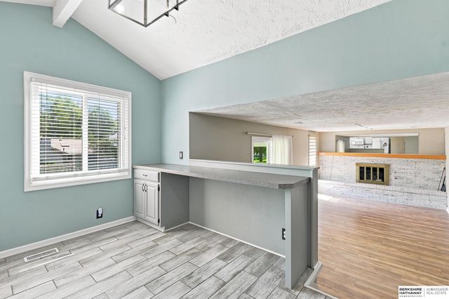 6107 S 95th Street, Omaha, NE 68127