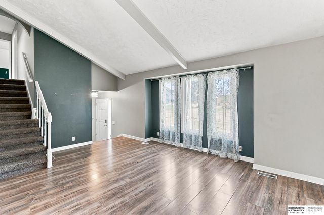 6107 S 95th Street, Omaha, NE 68127