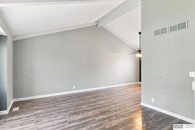 6107 S 95th Street, Omaha, NE 68127