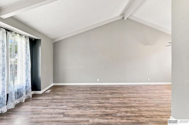 6107 S 95th Street, Omaha, NE 68127
