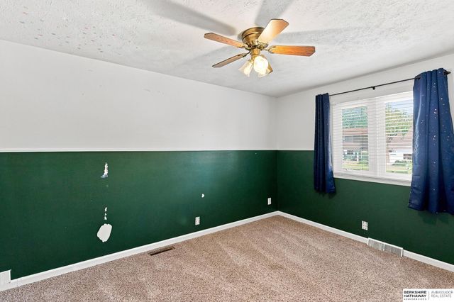 6107 S 95th Street, Omaha, NE 68127