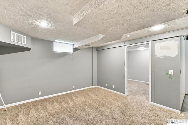 6107 S 95th Street, Omaha, NE 68127