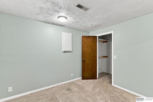6107 S 95th Street, Omaha, NE 68127