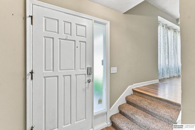 6107 S 95th Street, Omaha, NE 68127