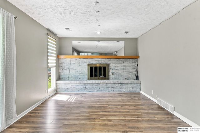 6107 S 95th Street, Omaha, NE 68127
