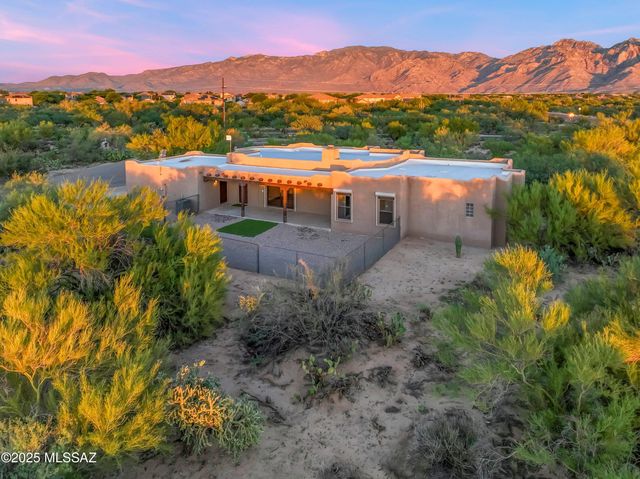 12801 N Kingair Drive, Tucson, AZ 85755