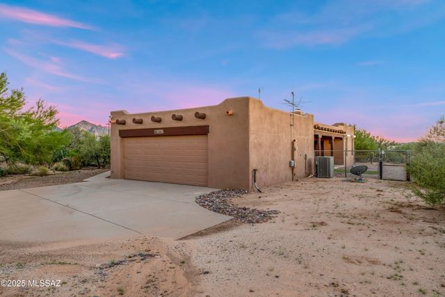 12801 N Kingair Drive, Tucson, AZ 85755