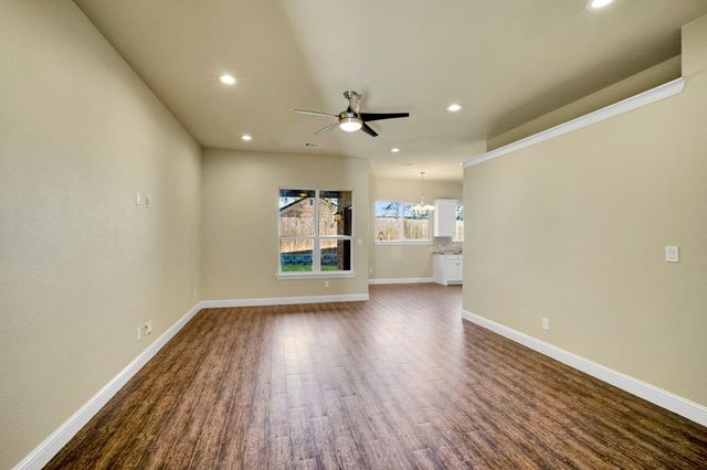 110 S Watson Street, Alvarado, TX 76009