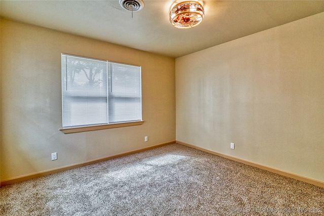 8610 N State Hwy 113, Mcalester, OK 74501