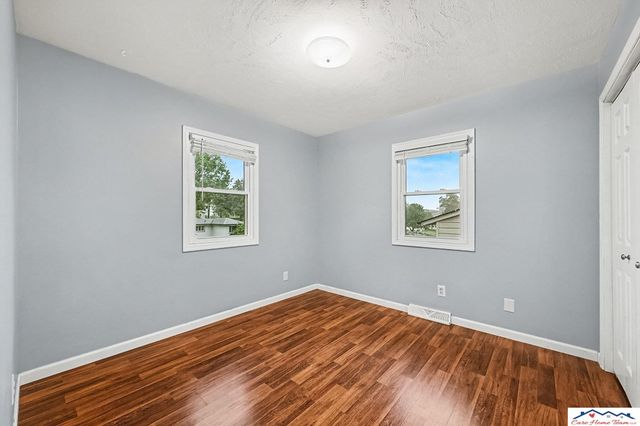 203 E 7th Street, Papillion, NE 68046