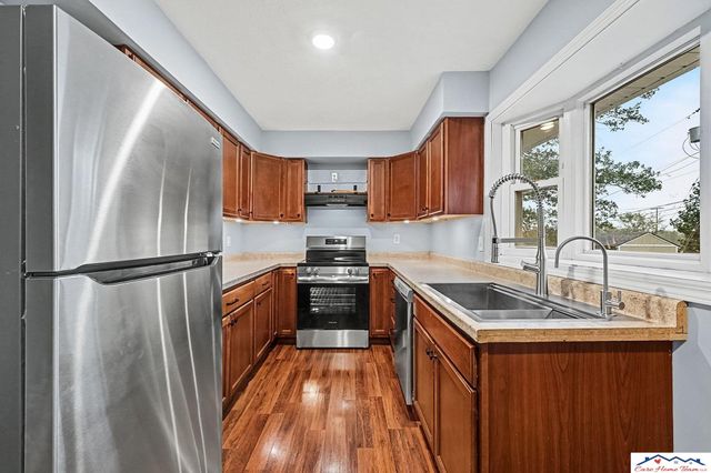 203 E 7th Street, Papillion, NE 68046